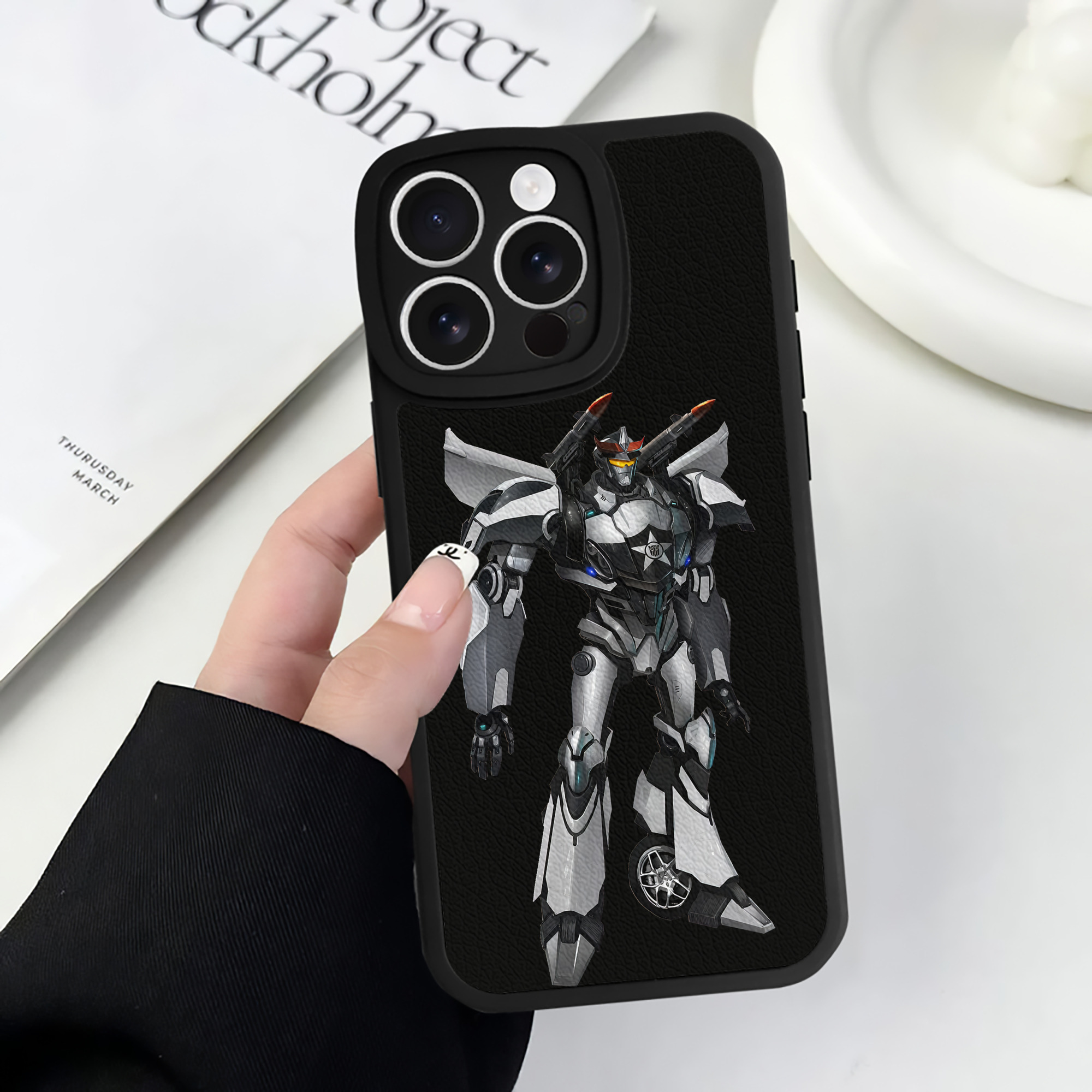 （画像用） Transformers トランスフォーマー 【iPhone 16シリーズ対応】シリコンスマホケース（レザー調） 材質：シリコン